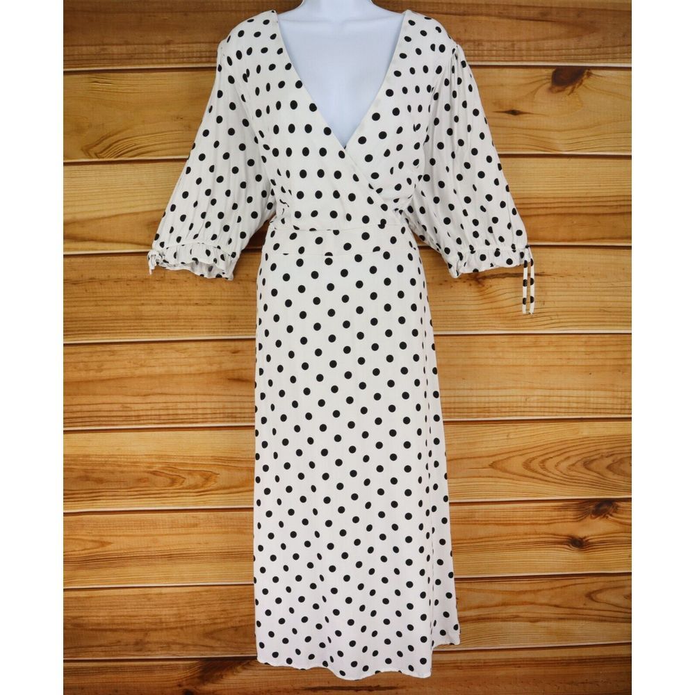 City Chic Maxi Dress Womens Size XL (22) White Polka Dots V-Neck Half Sleeve NWT